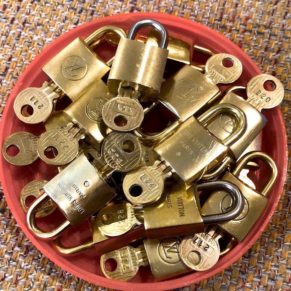 Vintage LV Louis Vuitton Padlock Lock & Key 201 - Picture 8 of 8